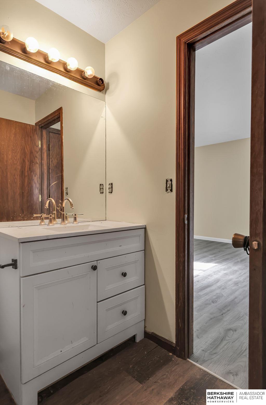 Bellevue, Nebraska 68005, United States, 4 Bedrooms Bedrooms, ,3 BathroomsBathrooms,Residential,Active,170201