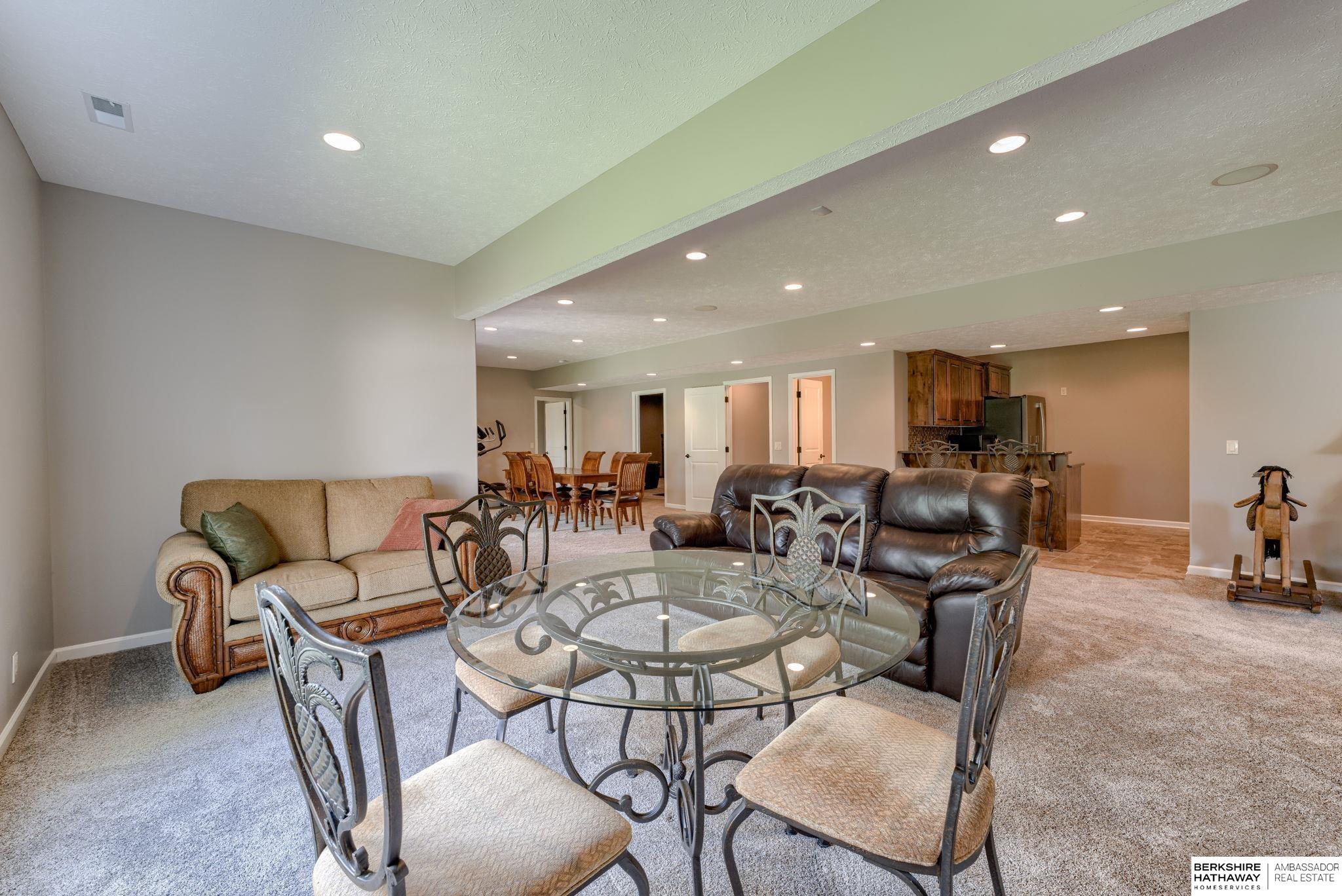 Bennington, Nebraska 68007, United States, 4 Bedrooms Bedrooms, ,3 BathroomsBathrooms,Residential,Pending,137522