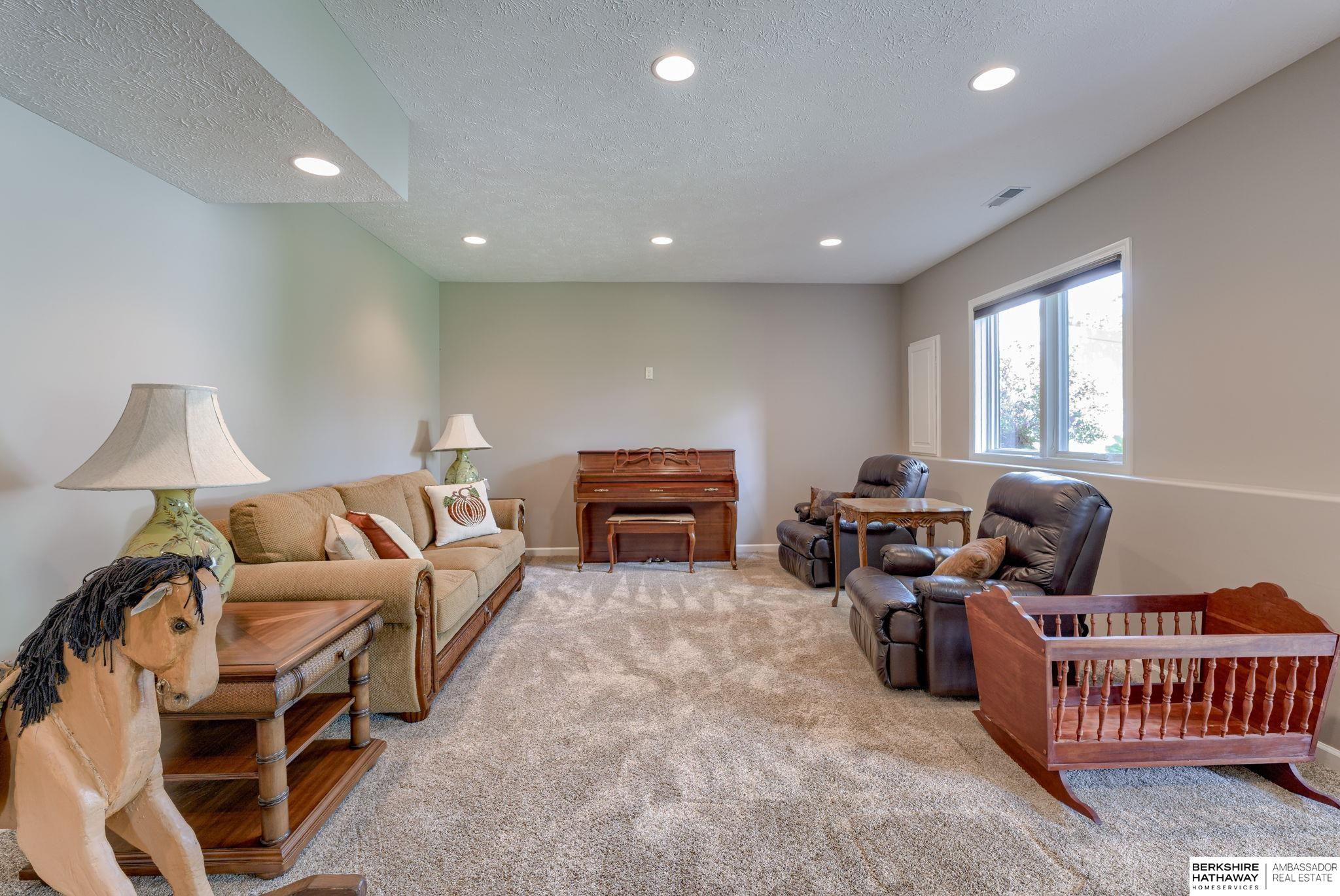 Bennington, Nebraska 68007, United States, 4 Bedrooms Bedrooms, ,3 BathroomsBathrooms,Residential,Pending,137522