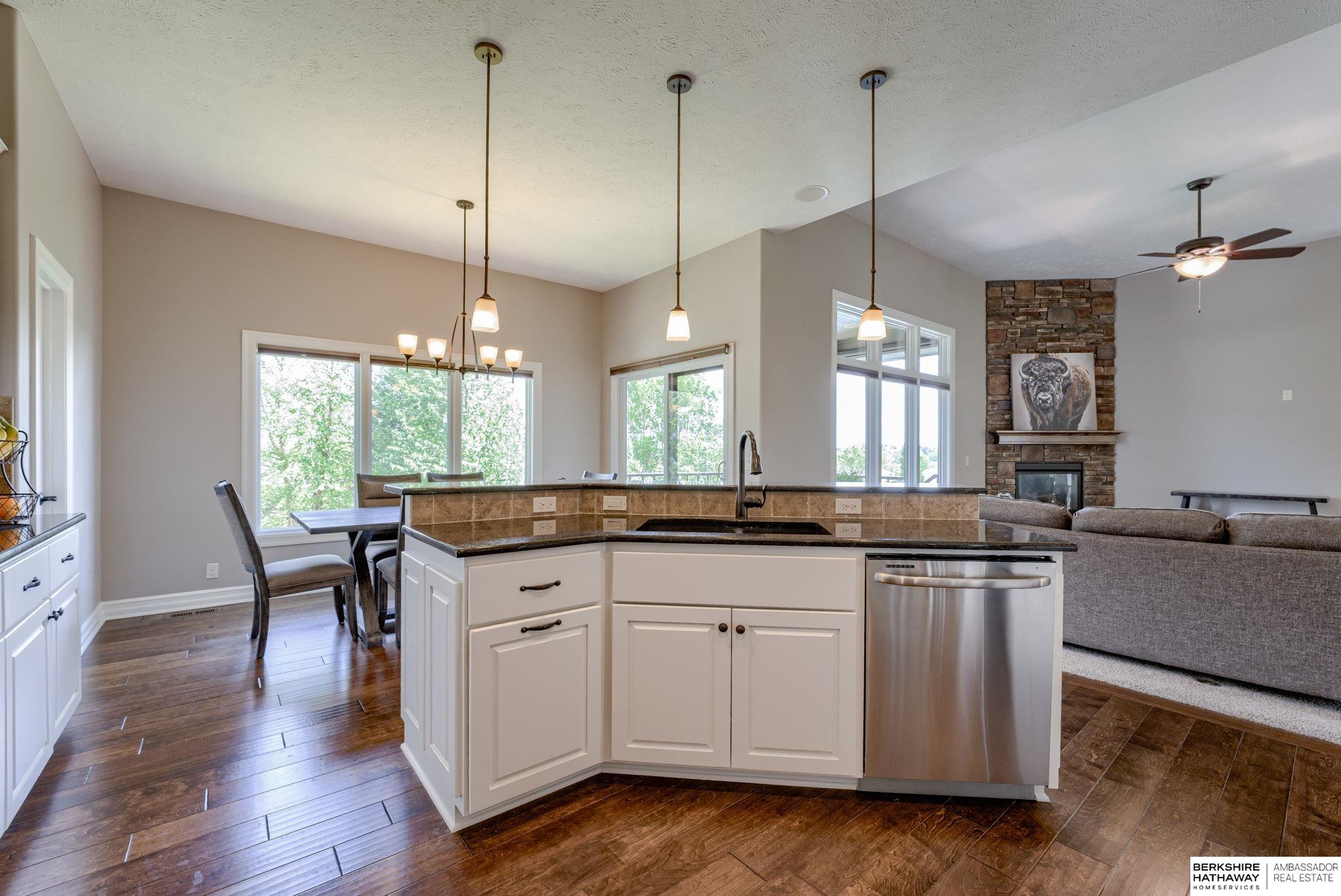 Bennington, Nebraska 68007, United States, 4 Bedrooms Bedrooms, ,3 BathroomsBathrooms,Residential,Pending,137522