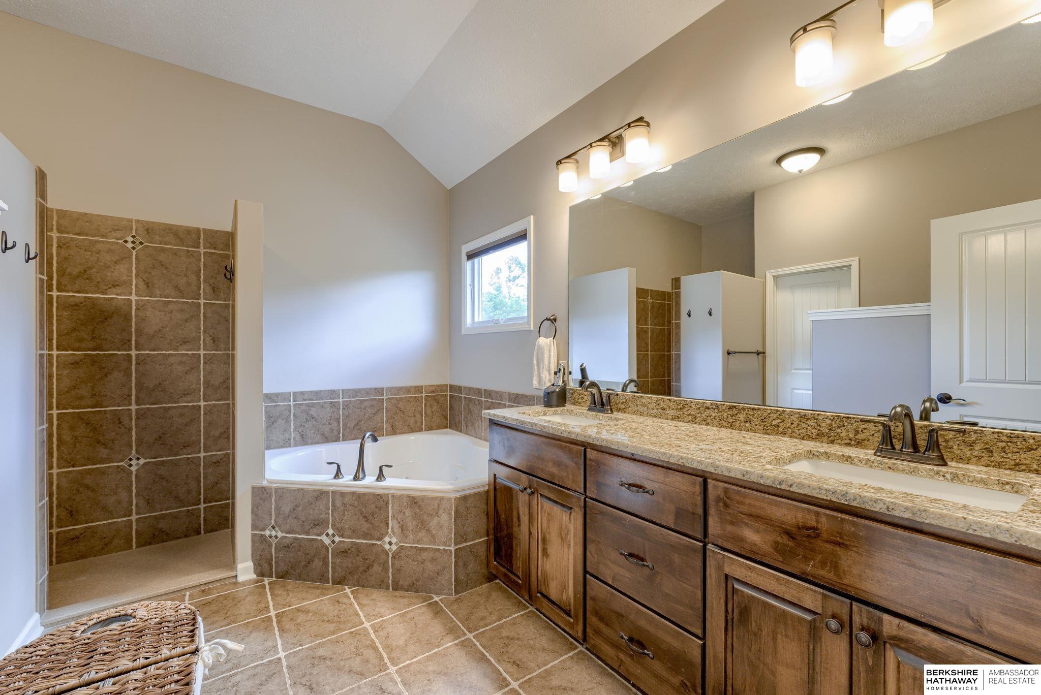 Bennington, Nebraska 68007, United States, 4 Bedrooms Bedrooms, ,3 BathroomsBathrooms,Residential,Pending,137522