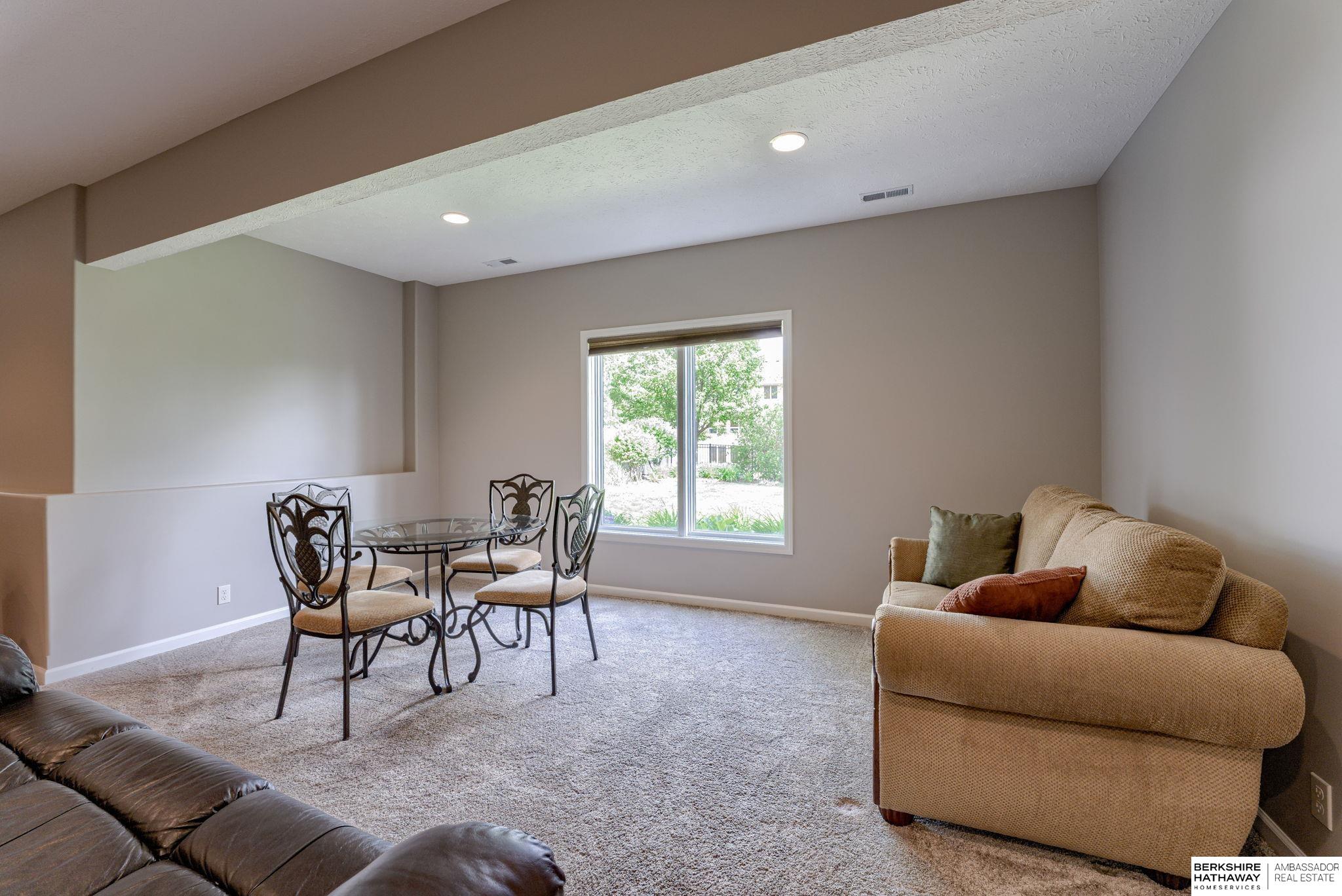 Bennington, Nebraska 68007, United States, 4 Bedrooms Bedrooms, ,3 BathroomsBathrooms,Residential,Pending,137522