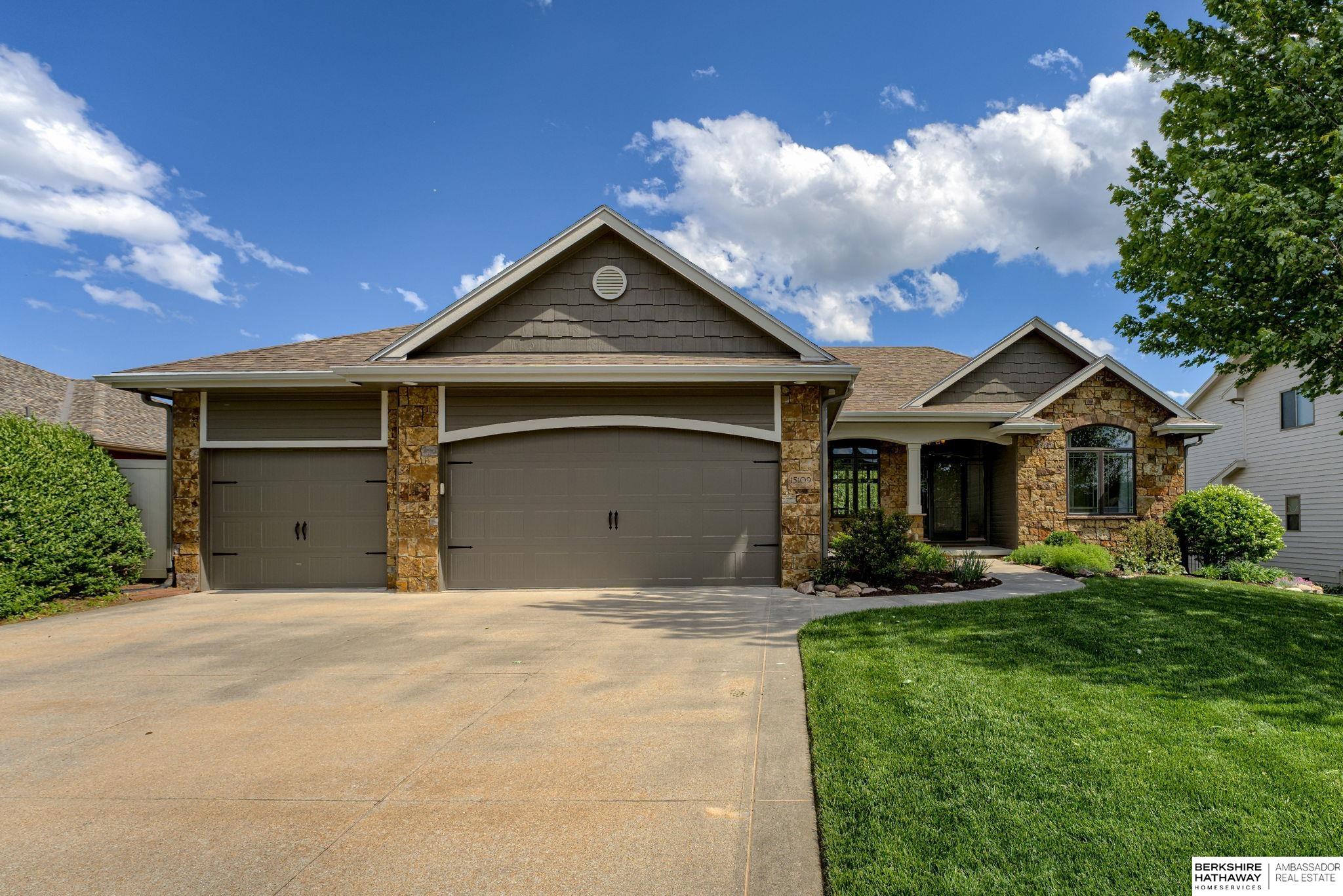 Bennington, Nebraska 68007, United States, 4 Bedrooms Bedrooms, ,3 BathroomsBathrooms,Residential,Pending,137522