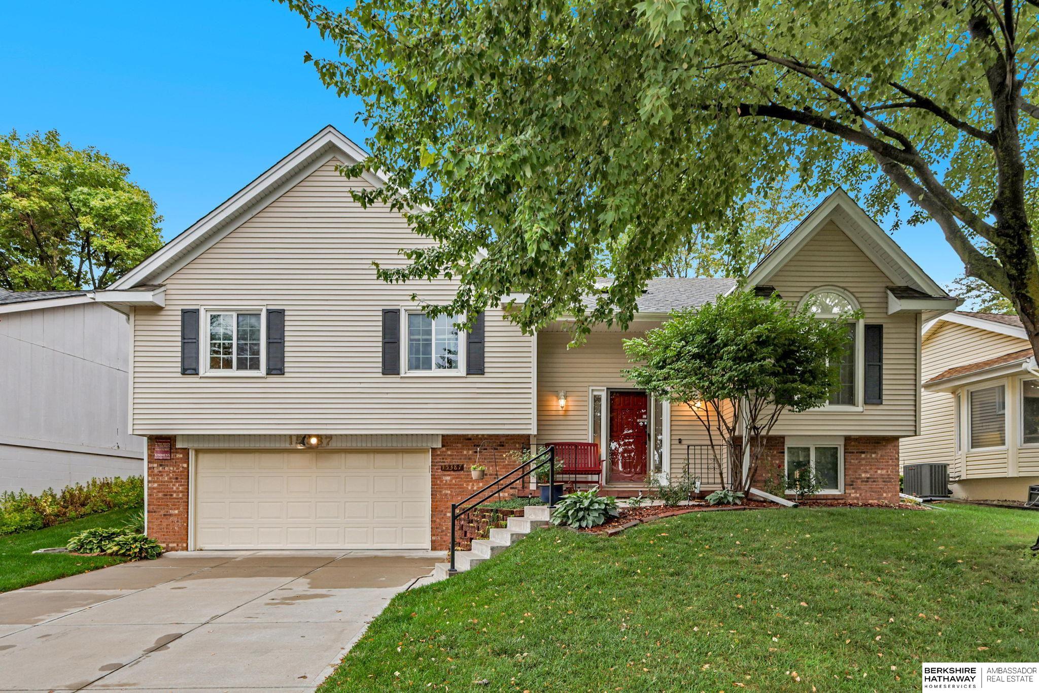 Omaha, Nebraska 68154, United States, 3 Bedrooms Bedrooms, ,2 BathroomsBathrooms,Residential,Active,225949