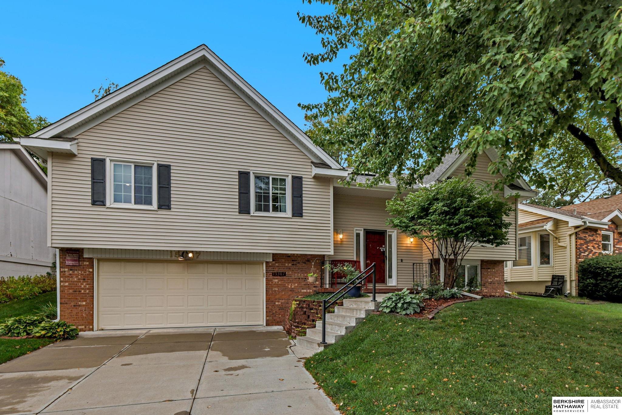 Omaha, Nebraska 68154, United States, 3 Bedrooms Bedrooms, ,2 BathroomsBathrooms,Residential,Active,225949