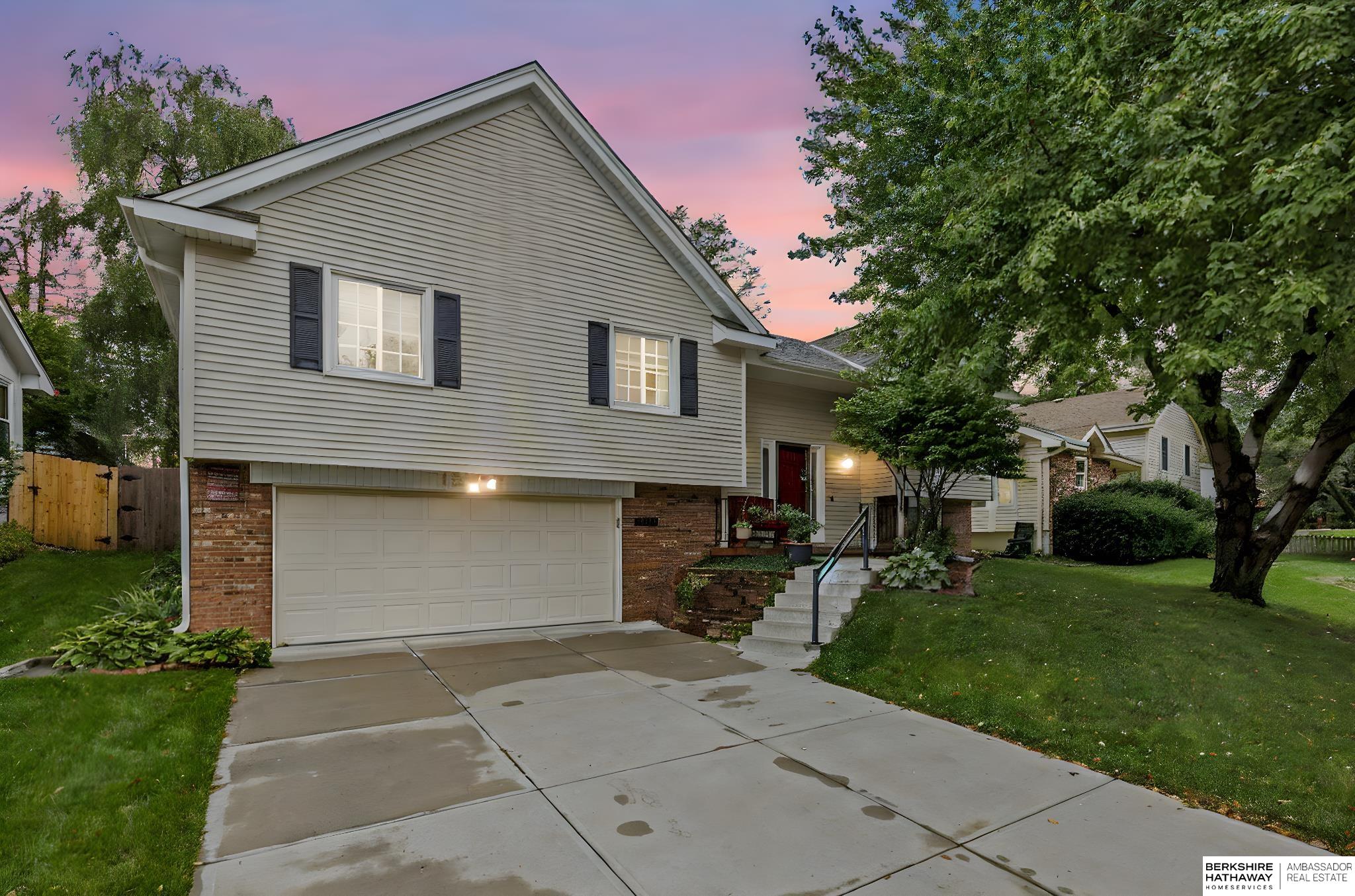 Omaha, Nebraska 68154, United States, 3 Bedrooms Bedrooms, ,2 BathroomsBathrooms,Residential,Active,225949