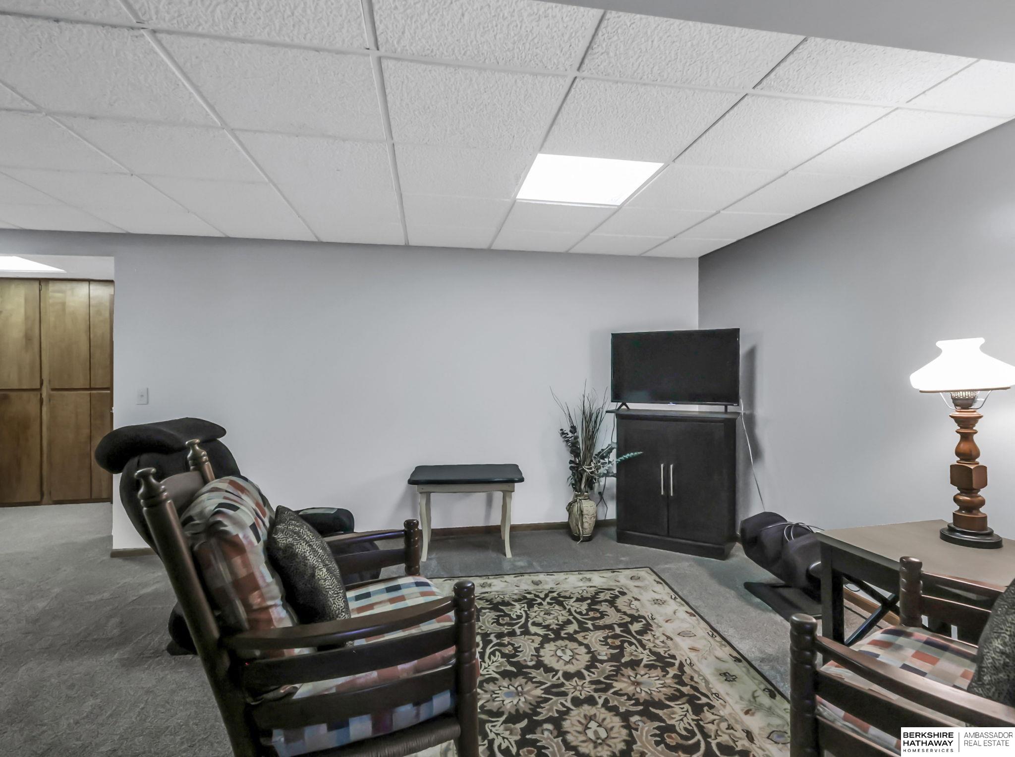 Omaha, Nebraska 68154, United States, 3 Bedrooms Bedrooms, ,2 BathroomsBathrooms,Residential,Active,225949