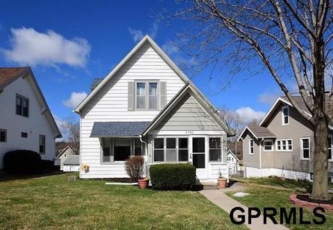 Photo of 2146 S 35Th Street, Omaha, NE 68105 (MLS # 22604224)