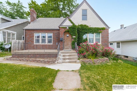 Photo of 4832 Erskine Street, Omaha, NE 68104 (MLS # 22618486)