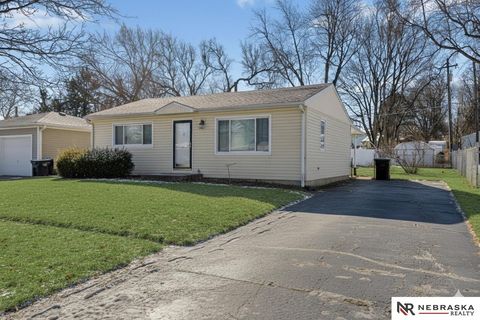 Photo of 5401 Orchard Street, Lincoln, NE 68504 (MLS # 22604745)