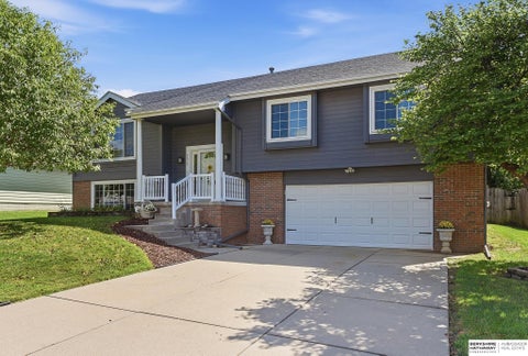 Photo of 7515 Vane Street, Omaha, NE 68122 (MLS # 22626323)