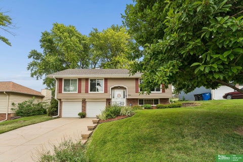 Photo of 9814 Browne Street, Omaha, NE 68134 (MLS # 22622000)