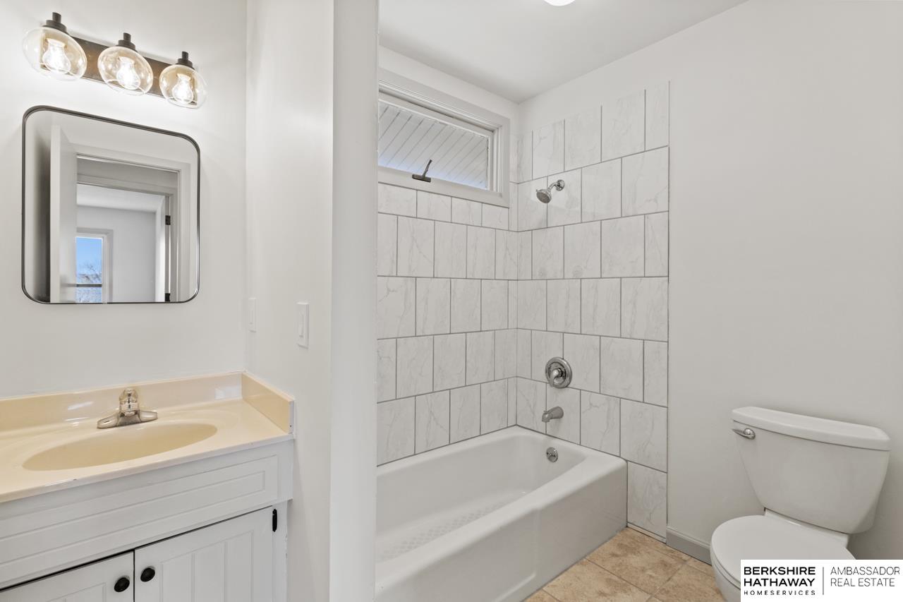 Omaha, Nebraska 68130, United States, 3 Bedrooms Bedrooms, ,2 BathroomsBathrooms,Residential,Active,168676