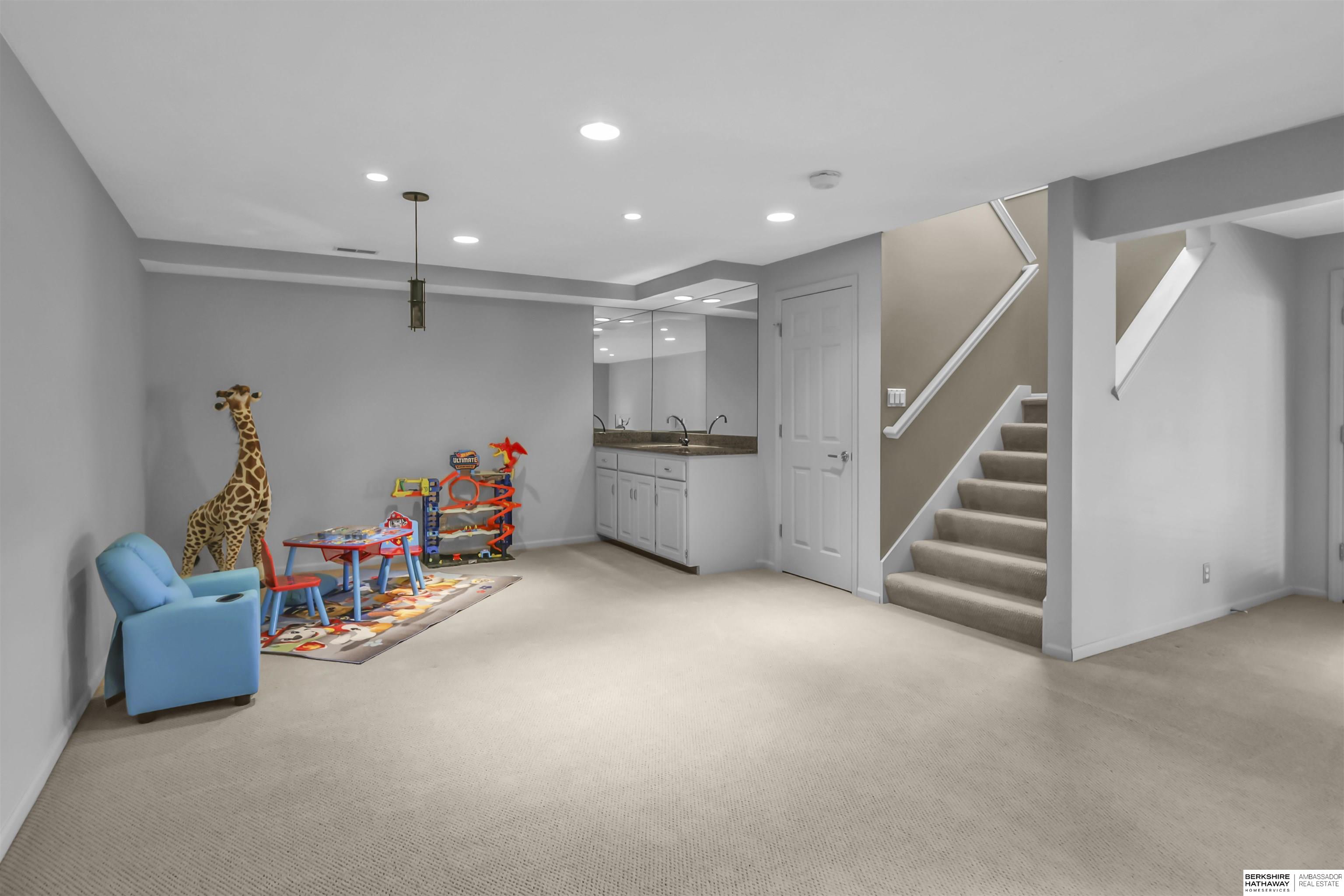 Omaha, Nebraska 68164, United States, 3 Bedrooms Bedrooms, ,2 BathroomsBathrooms,Residential,Active,168798