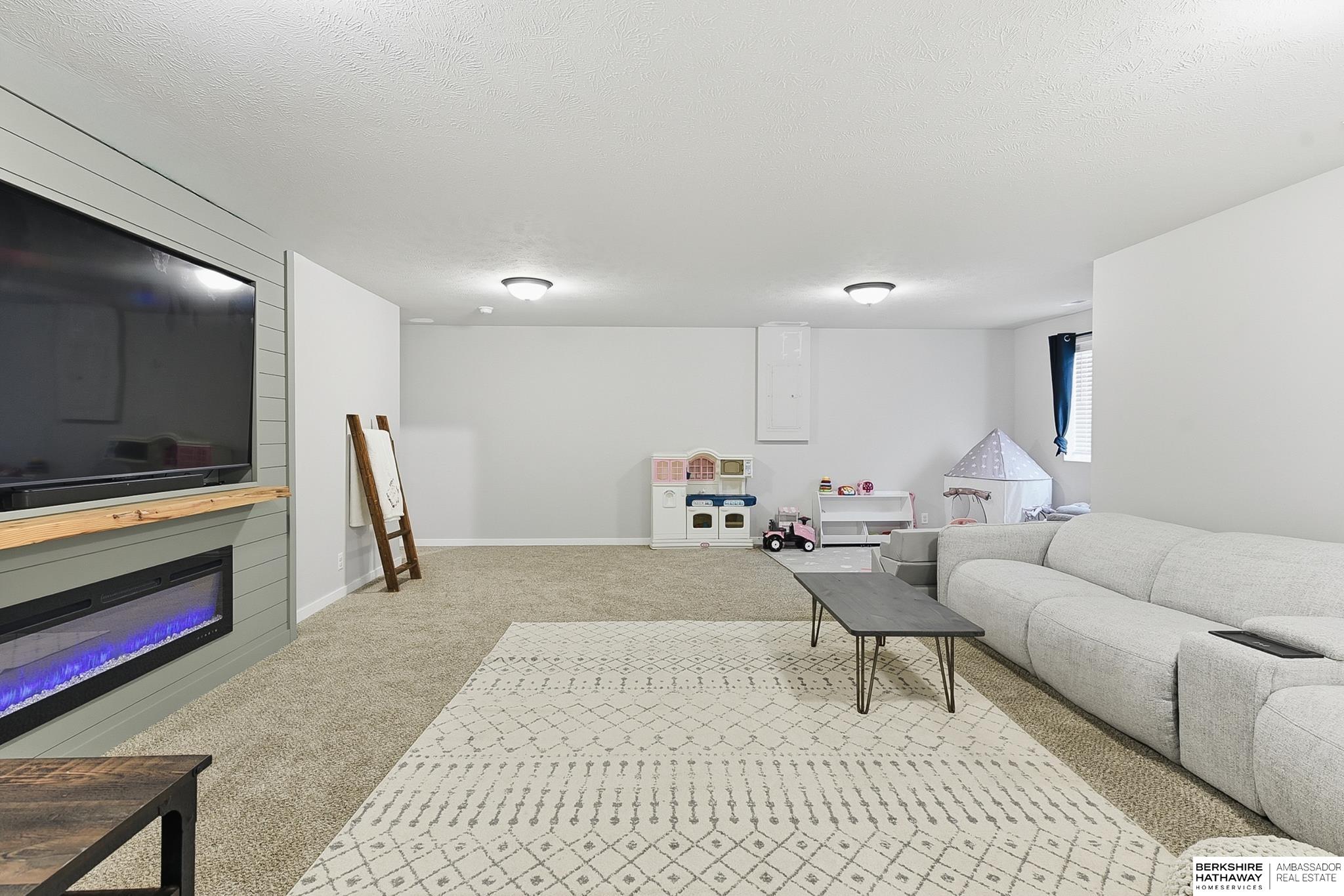 Elkhorn, Nebraska 68022, United States, 4 Bedrooms Bedrooms, ,3 BathroomsBathrooms,Residential,Active,240226