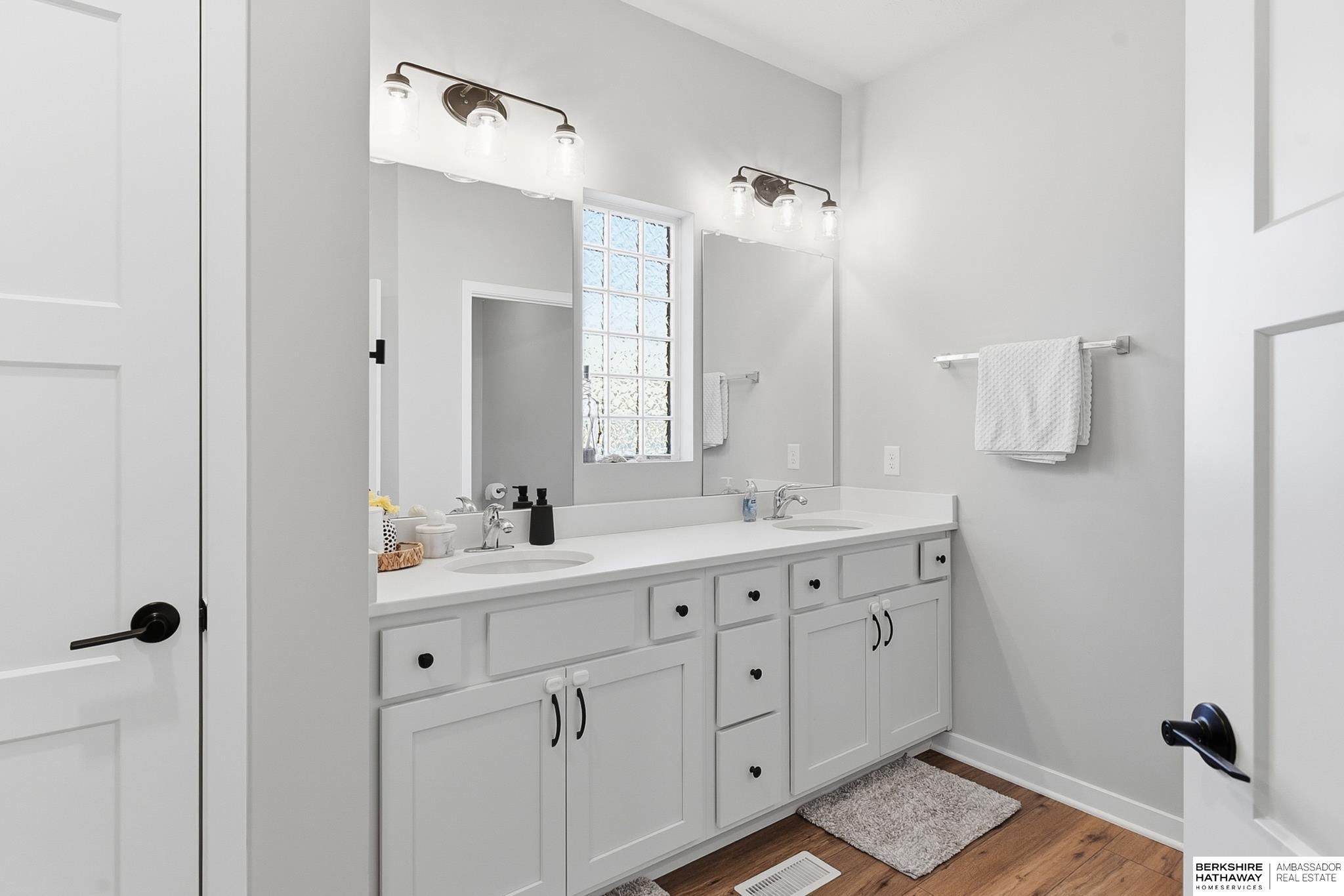 Elkhorn, Nebraska 68022, United States, 4 Bedrooms Bedrooms, ,3 BathroomsBathrooms,Residential,Active,240226