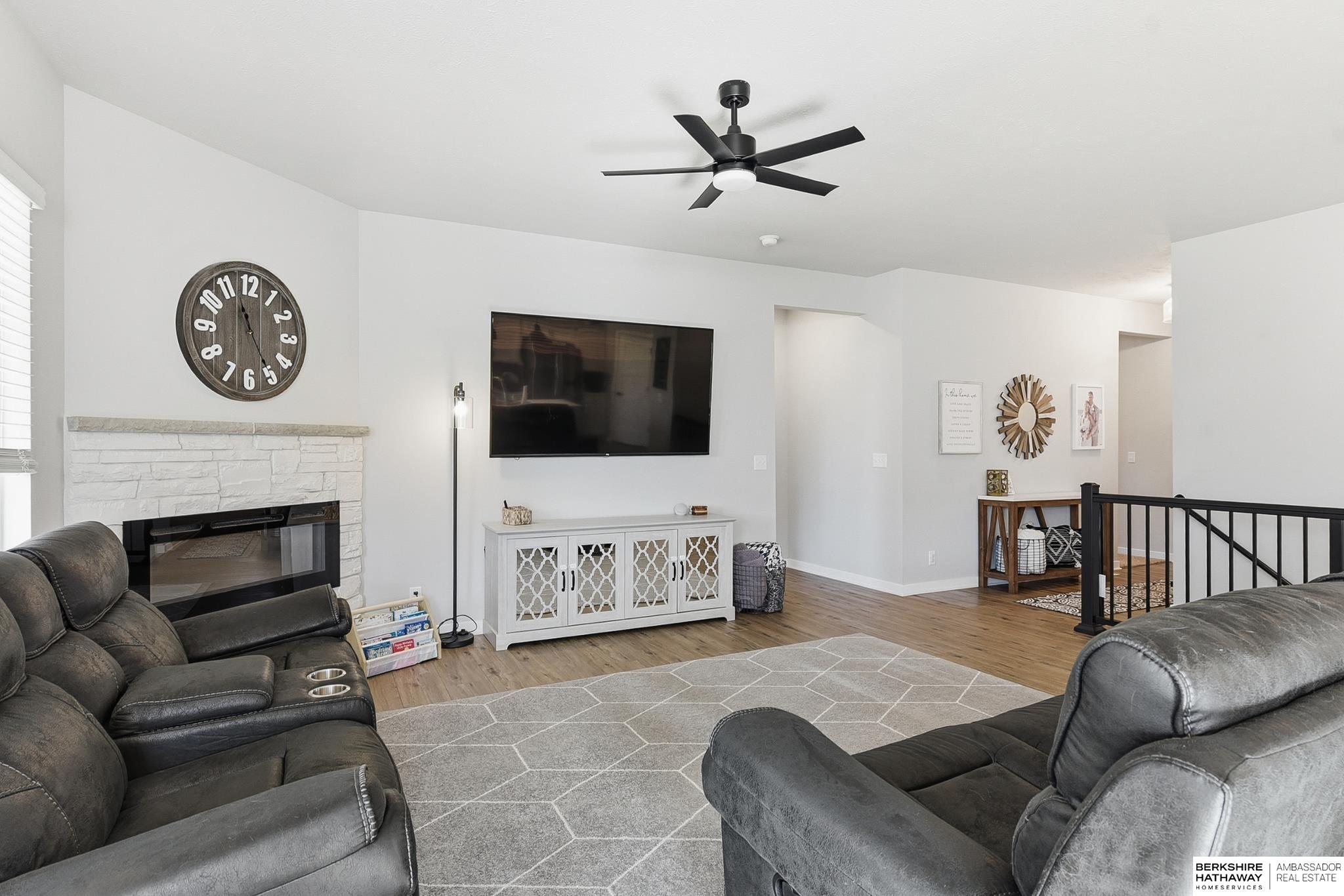 Elkhorn, Nebraska 68022, United States, 4 Bedrooms Bedrooms, ,3 BathroomsBathrooms,Residential,Active,240226