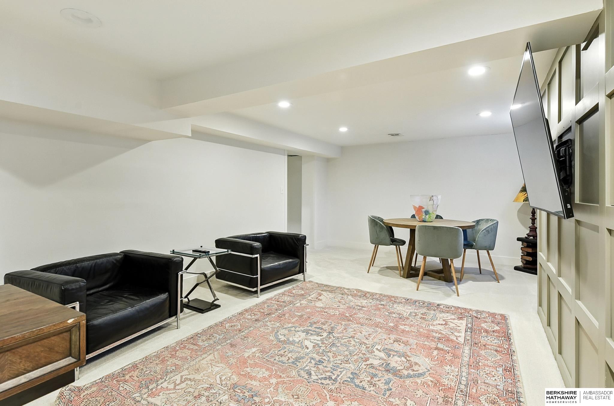 Omaha, Nebraska 68124, United States, 4 Bedrooms Bedrooms, ,1 BathroomBathrooms,Residential,Pending,200057