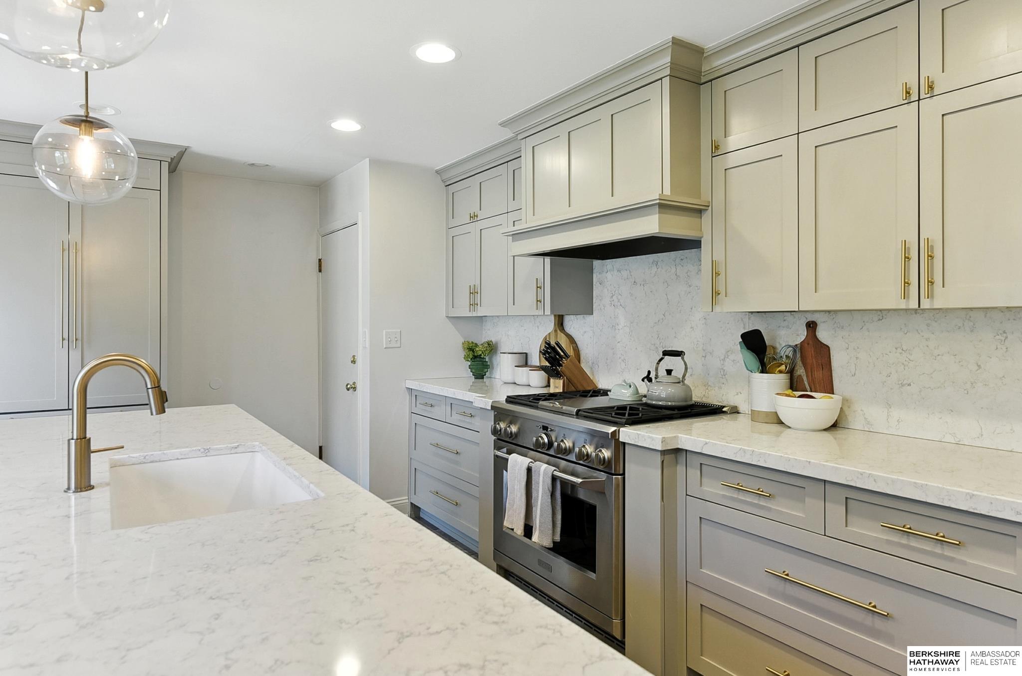 Omaha, Nebraska 68124, United States, 4 Bedrooms Bedrooms, ,1 BathroomBathrooms,Residential,Pending,200057