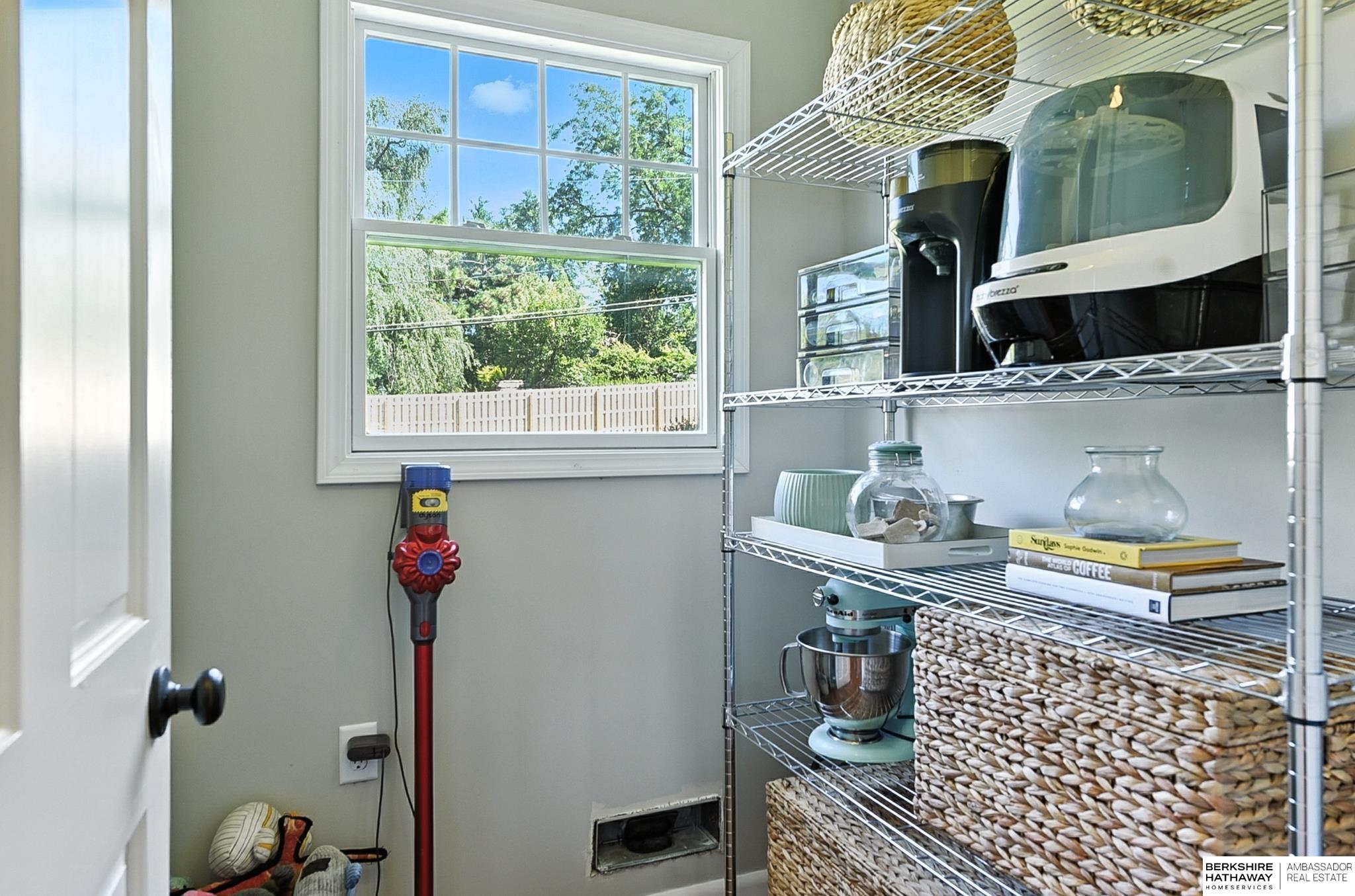 Omaha, Nebraska 68124, United States, 4 Bedrooms Bedrooms, ,1 BathroomBathrooms,Residential,Pending,200057