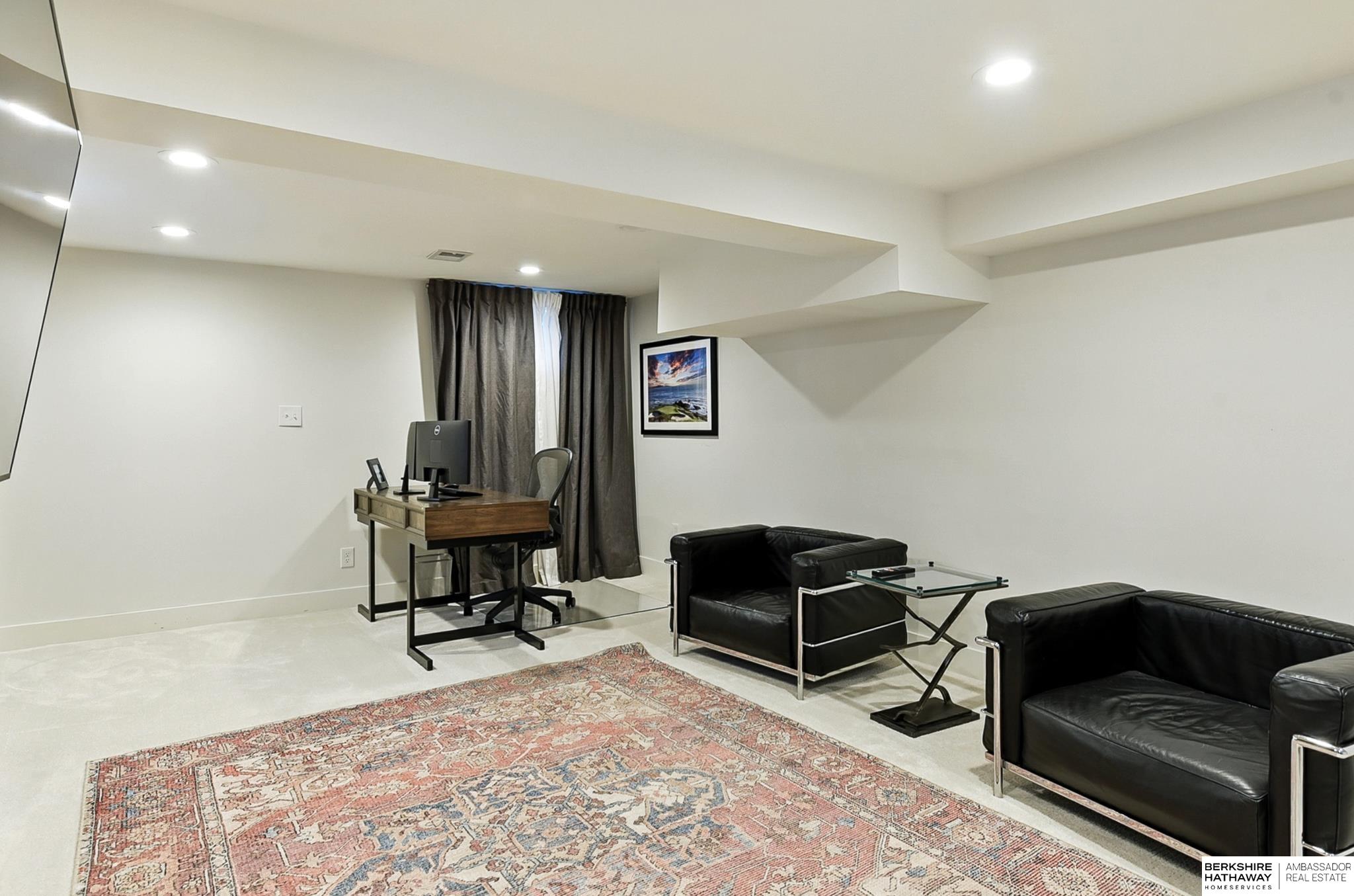 Omaha, Nebraska 68124, United States, 4 Bedrooms Bedrooms, ,1 BathroomBathrooms,Residential,Pending,200057