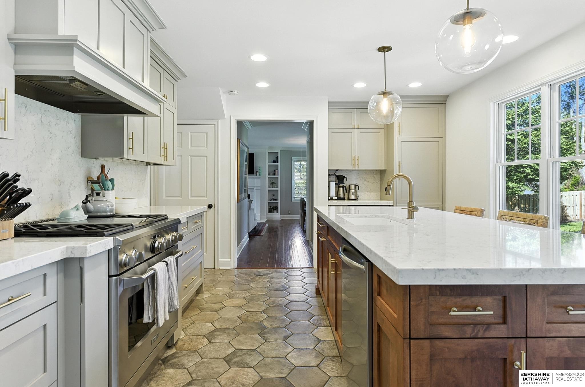 Omaha, Nebraska 68124, United States, 4 Bedrooms Bedrooms, ,1 BathroomBathrooms,Residential,Pending,200057