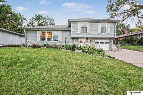 Photo of 14953 M Street, Omaha, NE 68137 (MLS # 22627390)