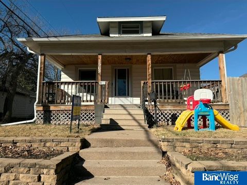 Photo of 1565 S 29th Street, Lincoln, NE 68502 (MLS # 22604873)