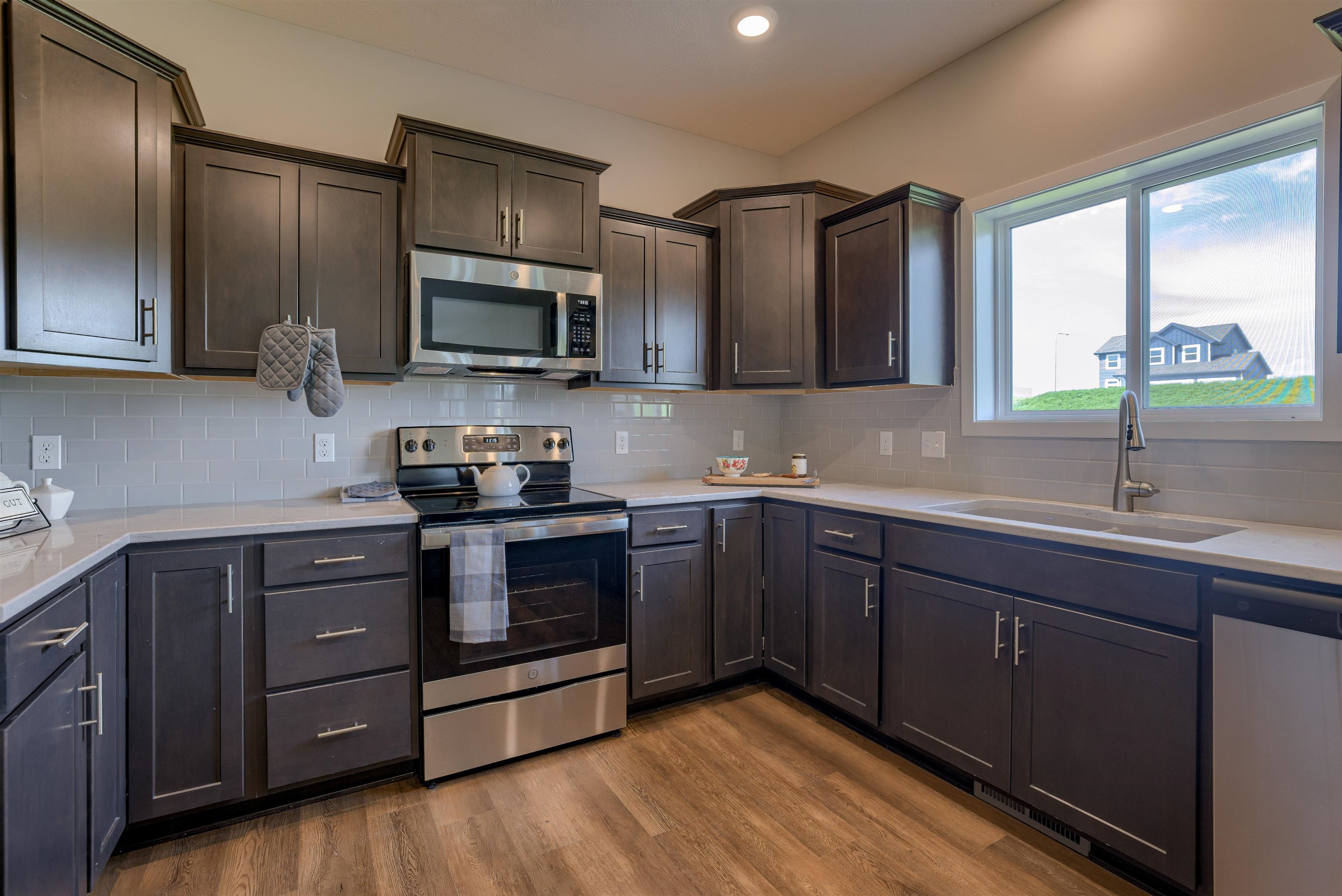 Bellevue, Nebraska 68123, United States, 4 Bedrooms Bedrooms, ,3 BathroomsBathrooms,Residential,Active,23670