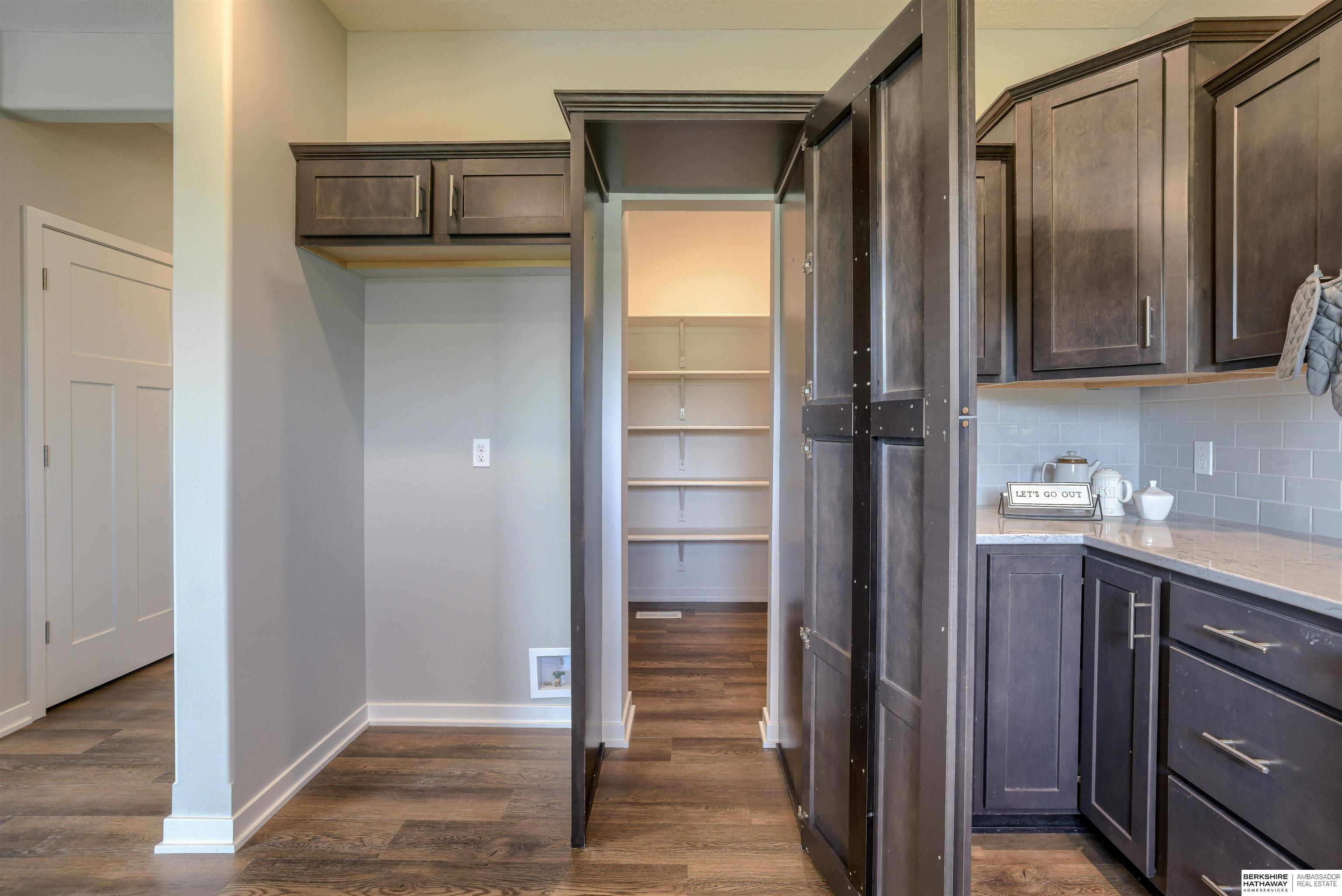 Bellevue, Nebraska 68123, United States, 4 Bedrooms Bedrooms, ,3 BathroomsBathrooms,Residential,Active,23670