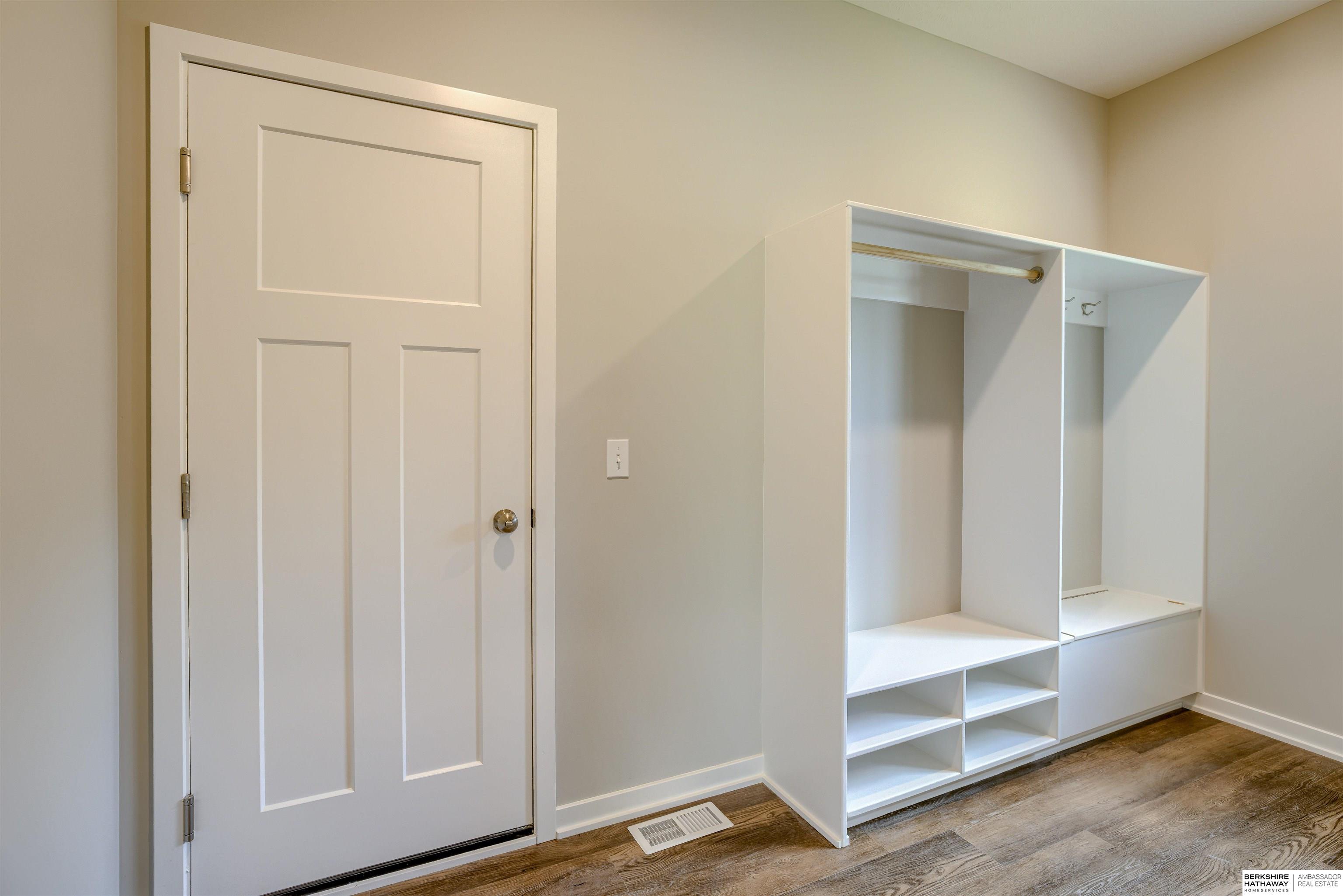 Bellevue, Nebraska 68123, United States, 4 Bedrooms Bedrooms, ,3 BathroomsBathrooms,Residential,Active,23670