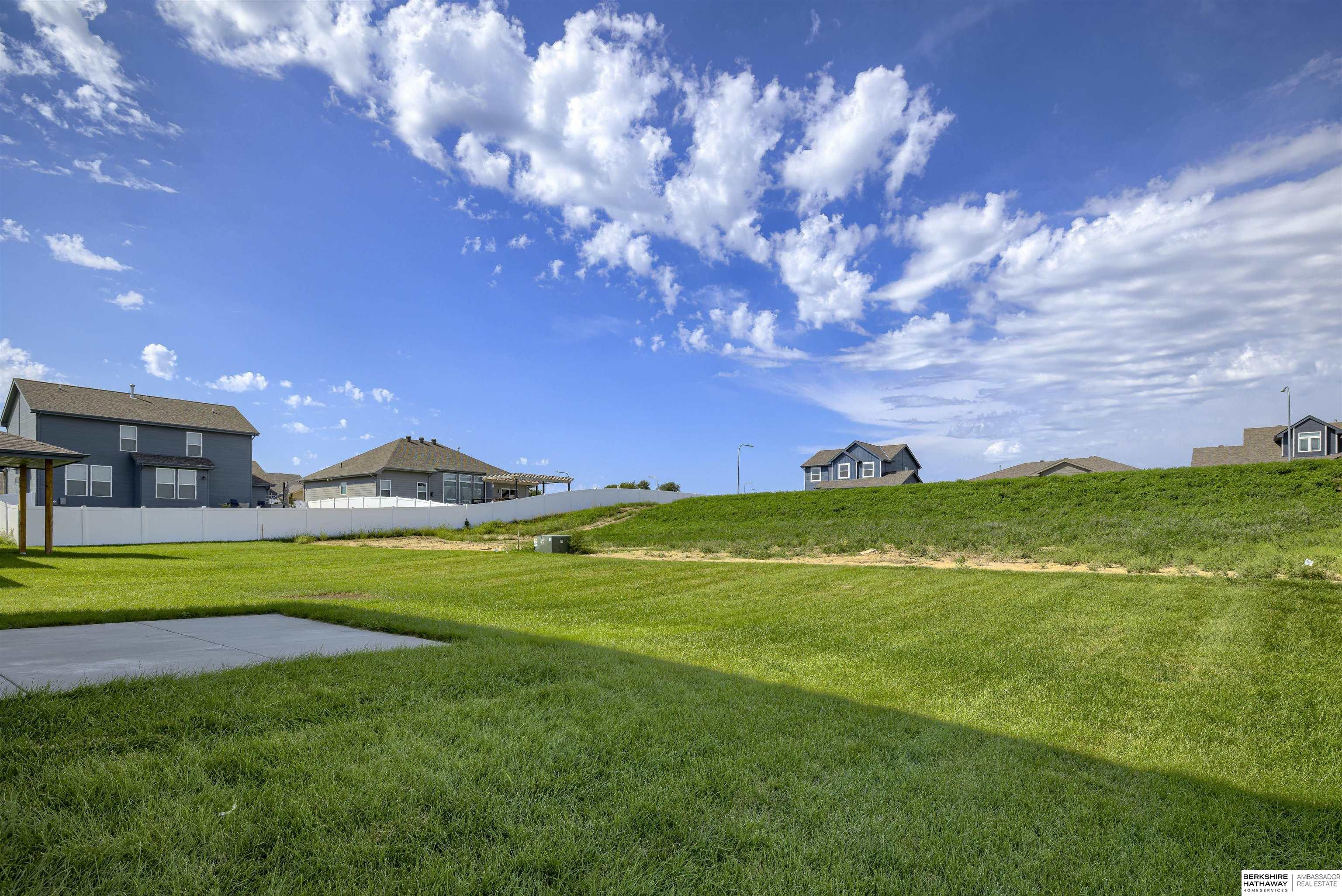 Bellevue, Nebraska 68123, United States, 4 Bedrooms Bedrooms, ,3 BathroomsBathrooms,Residential,Active,23670