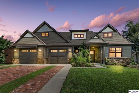 Photo of 4724 Coffey Street, Papillion, NE 68133 (MLS # 22524922)