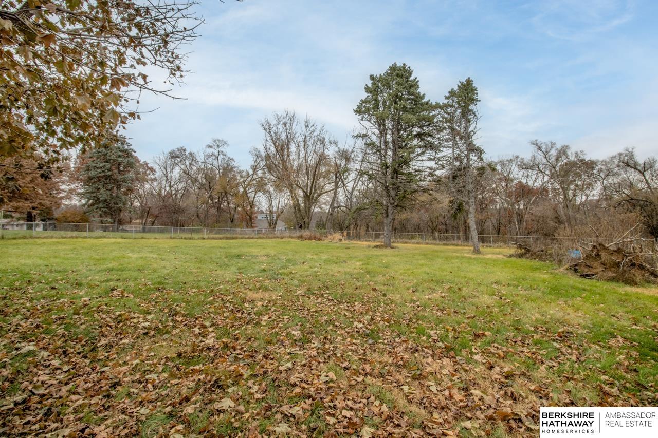 Omaha, Nebraska 68112, United States, 2 Bedrooms Bedrooms, ,1 BathroomBathrooms,Residential,Pending,245824