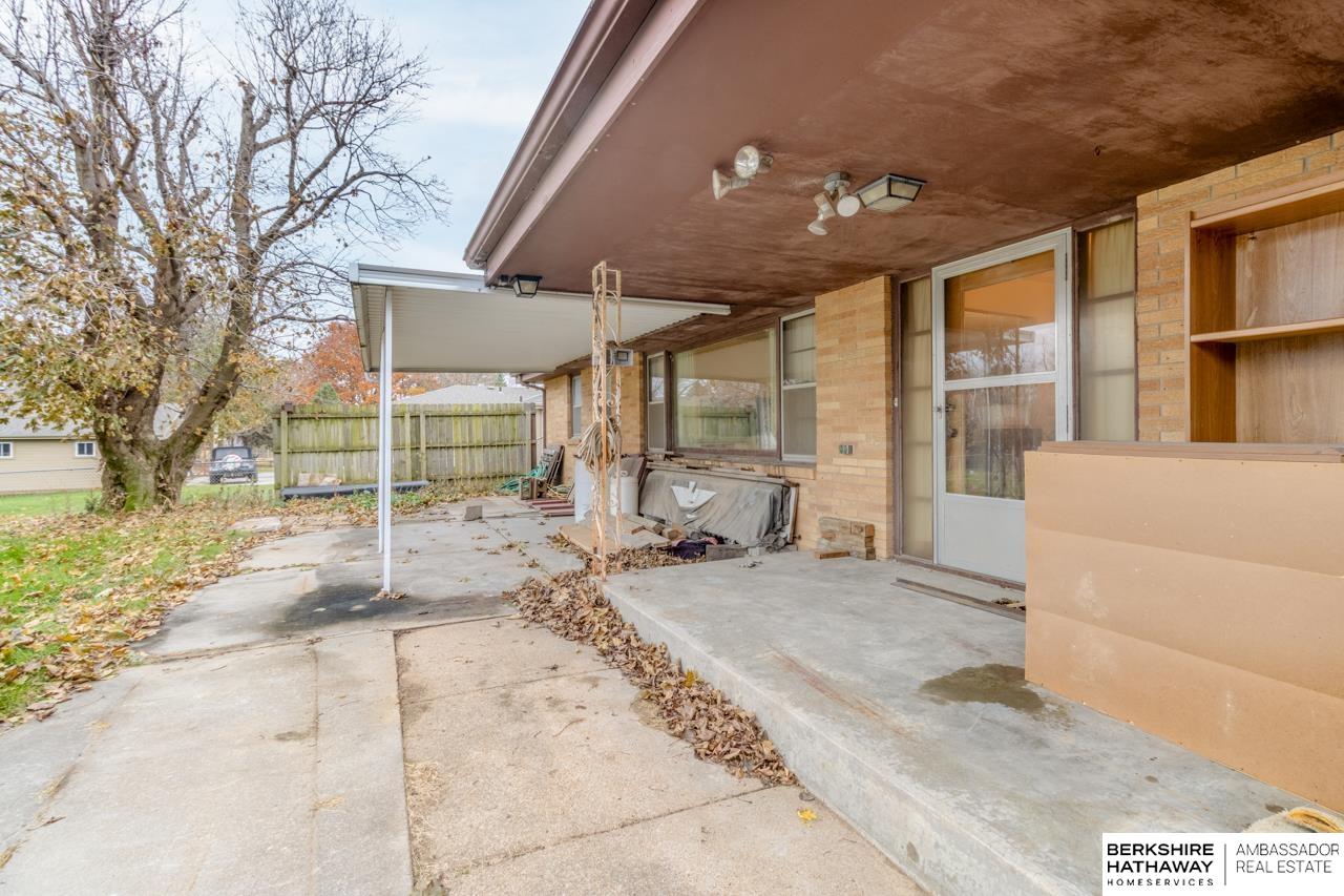 Omaha, Nebraska 68112, United States, 2 Bedrooms Bedrooms, ,1 BathroomBathrooms,Residential,Pending,245824