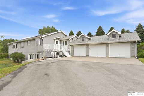 Photo of 36712 Oakmont Drive, Louisville, NE 68037 (MLS # 22613912)