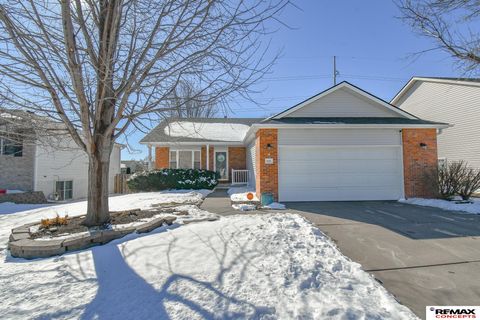 Photo of 1641 Annette Lane, Lincoln, NE 68512 (MLS # 22604817)