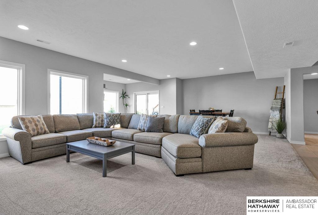 Elkhorn, Nebraska 68022, United States, 5 Bedrooms Bedrooms, ,3 BathroomsBathrooms,Residential,Active,208709