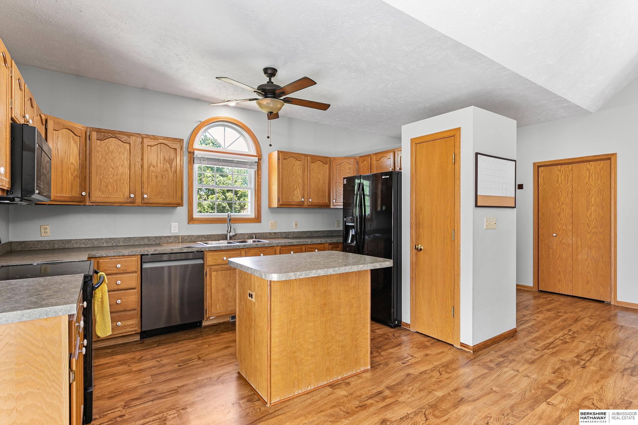 Lincoln, Nebraska 68521, United States, 4 Bedrooms Bedrooms, ,3 BathroomsBathrooms,Residential,Pending,168870