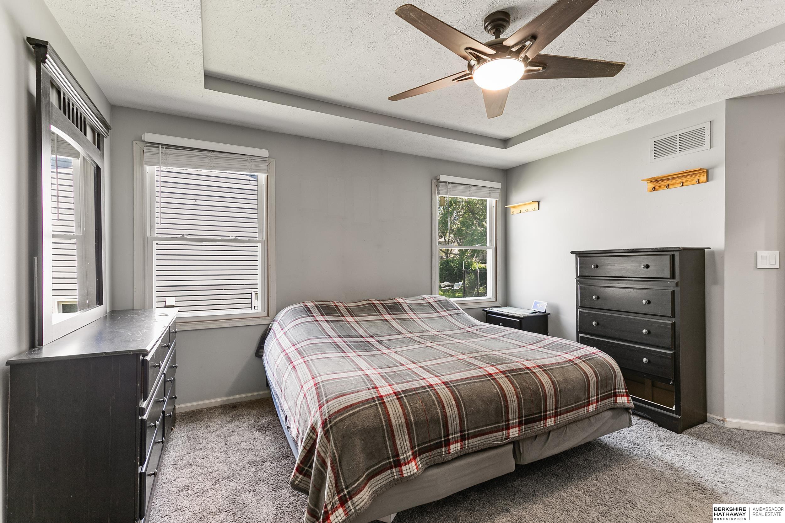 Lincoln, Nebraska 68521, United States, 4 Bedrooms Bedrooms, ,3 BathroomsBathrooms,Residential,Pending,168870