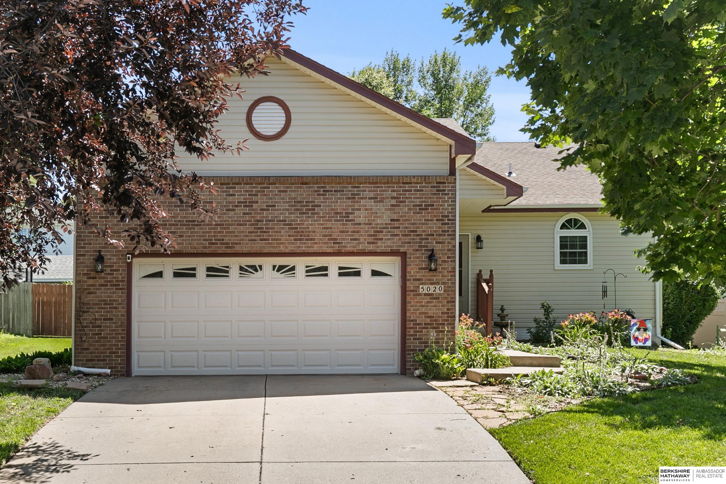 Lincoln, Nebraska 68521, United States, 4 Bedrooms Bedrooms, ,3 BathroomsBathrooms,Residential,Pending,168870