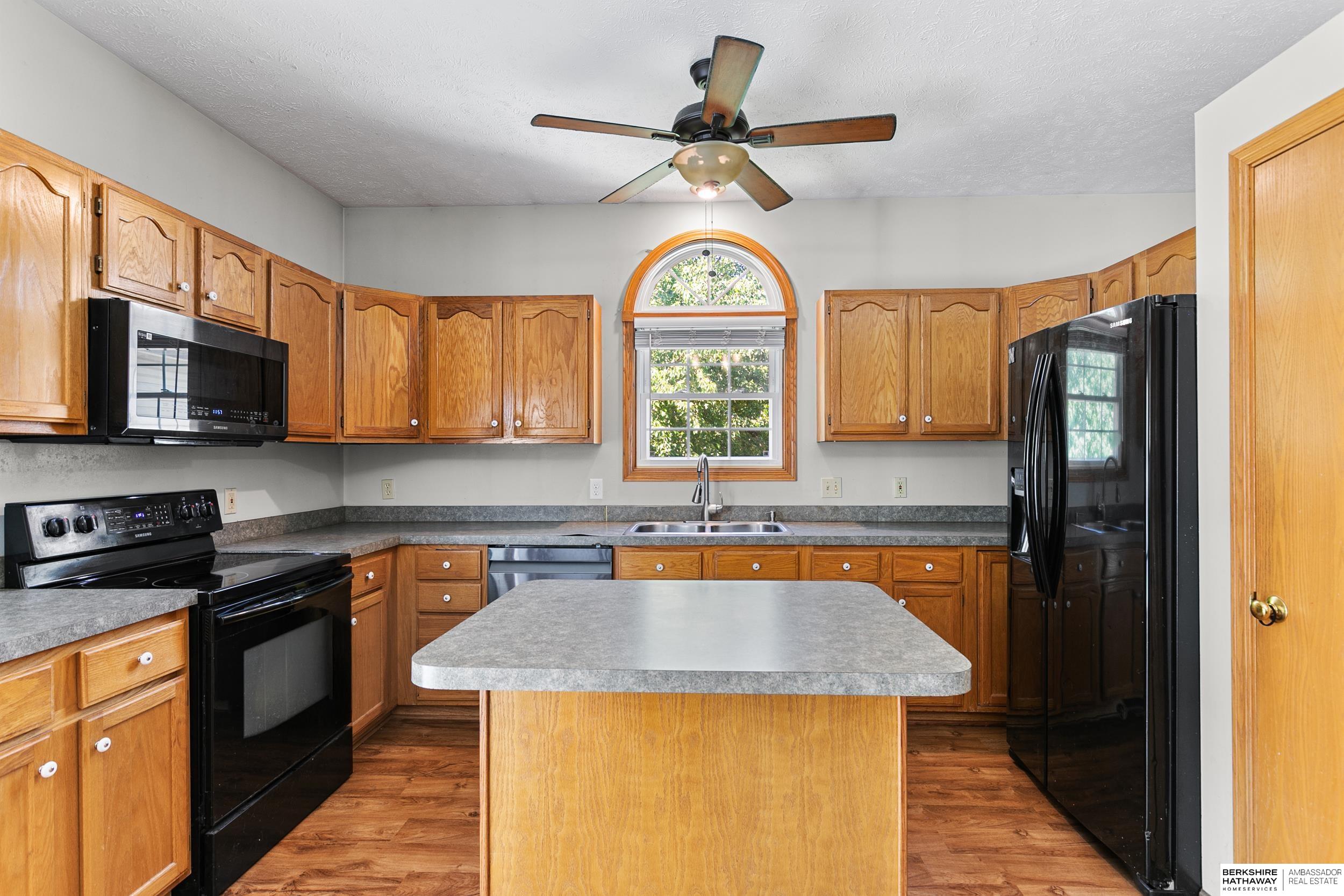 Lincoln, Nebraska 68521, United States, 4 Bedrooms Bedrooms, ,3 BathroomsBathrooms,Residential,Pending,168870