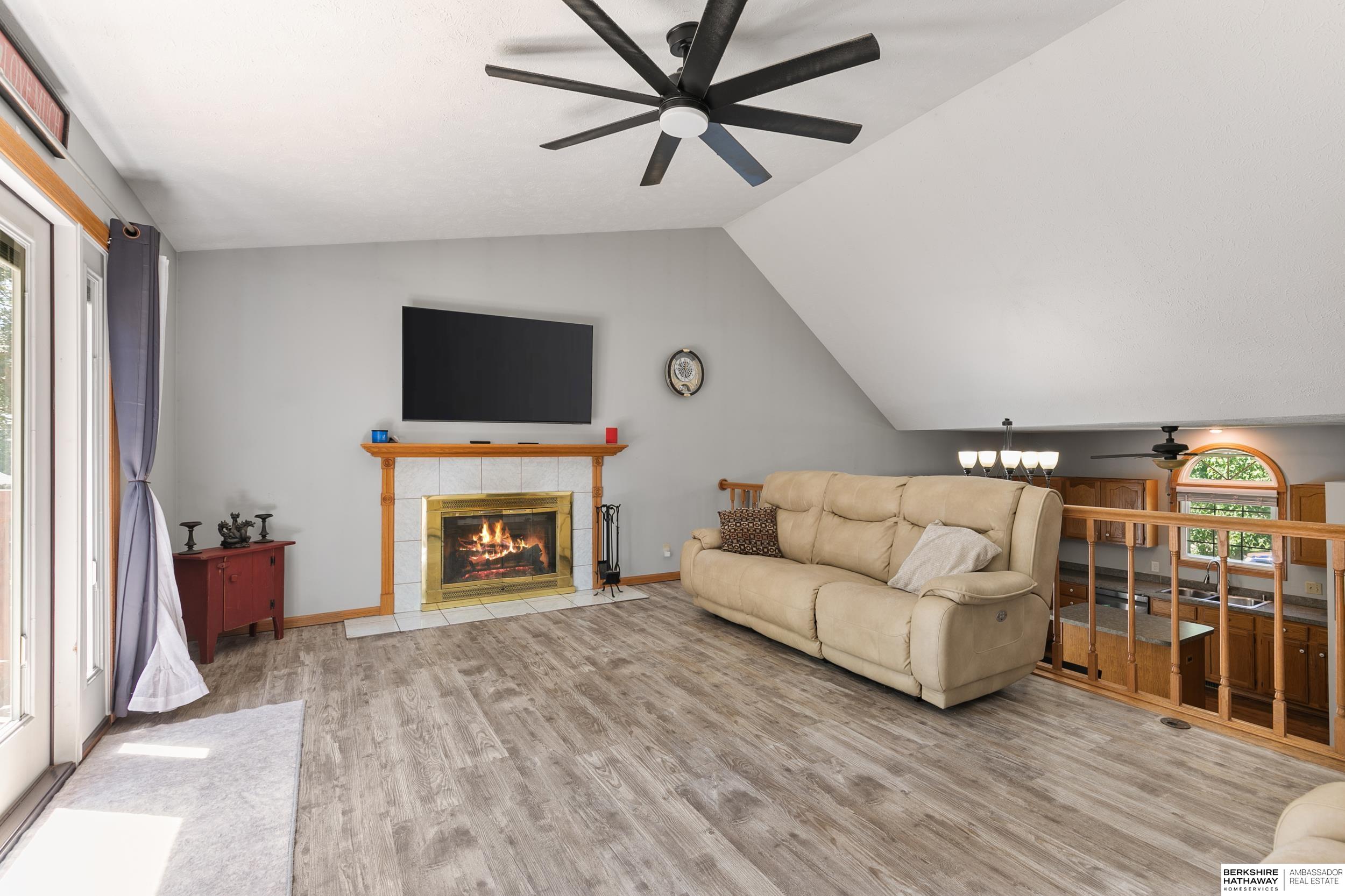 Lincoln, Nebraska 68521, United States, 4 Bedrooms Bedrooms, ,3 BathroomsBathrooms,Residential,Pending,168870