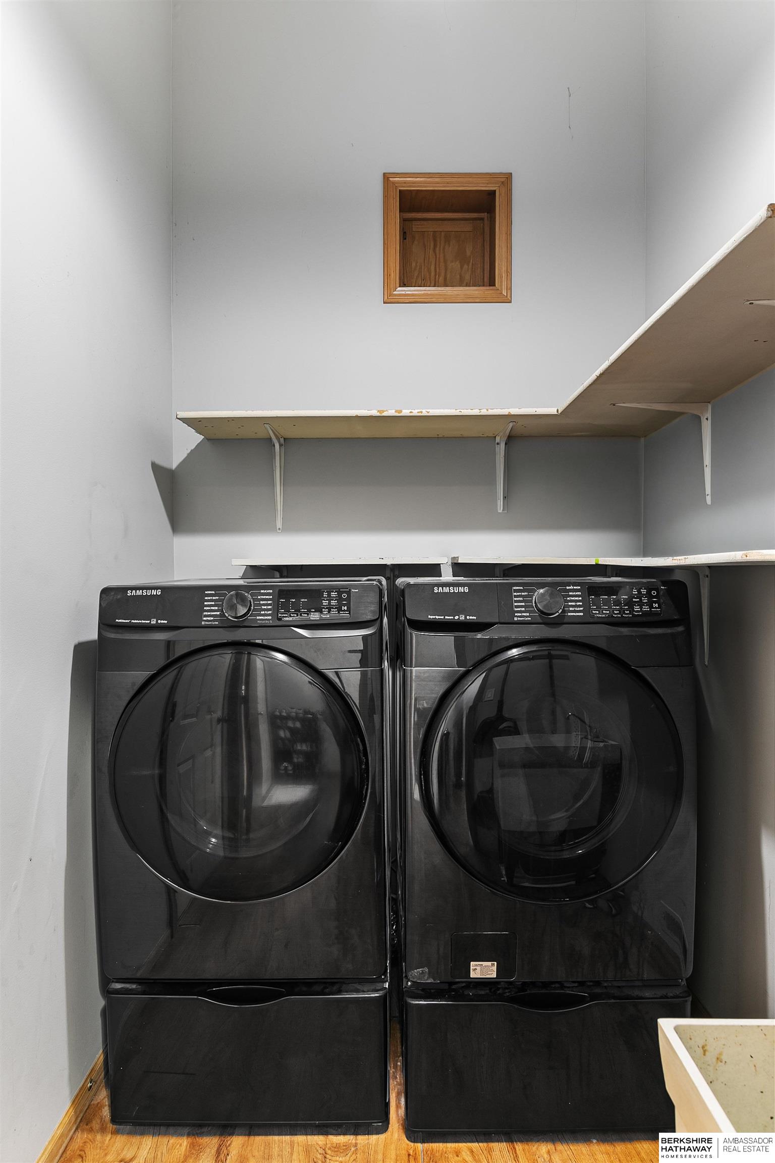 Lincoln, Nebraska 68521, United States, 4 Bedrooms Bedrooms, ,3 BathroomsBathrooms,Residential,Pending,168870