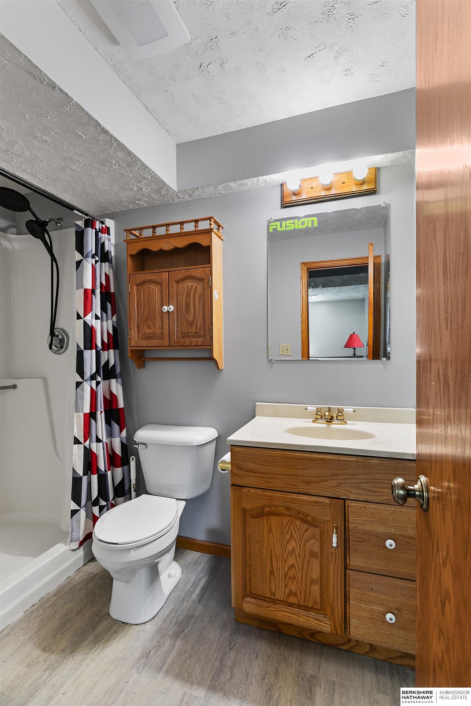 Lincoln, Nebraska 68521, United States, 4 Bedrooms Bedrooms, ,3 BathroomsBathrooms,Residential,Pending,168870