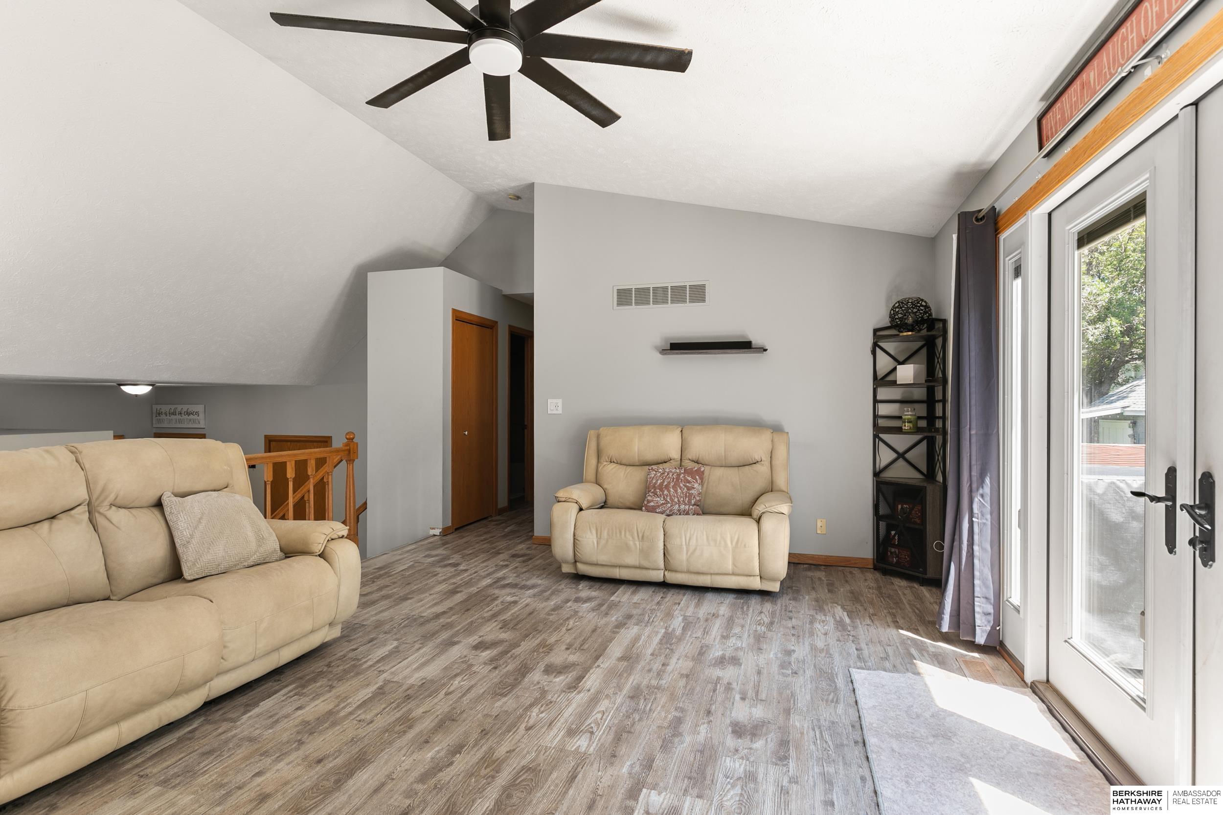 Lincoln, Nebraska 68521, United States, 4 Bedrooms Bedrooms, ,3 BathroomsBathrooms,Residential,Pending,168870