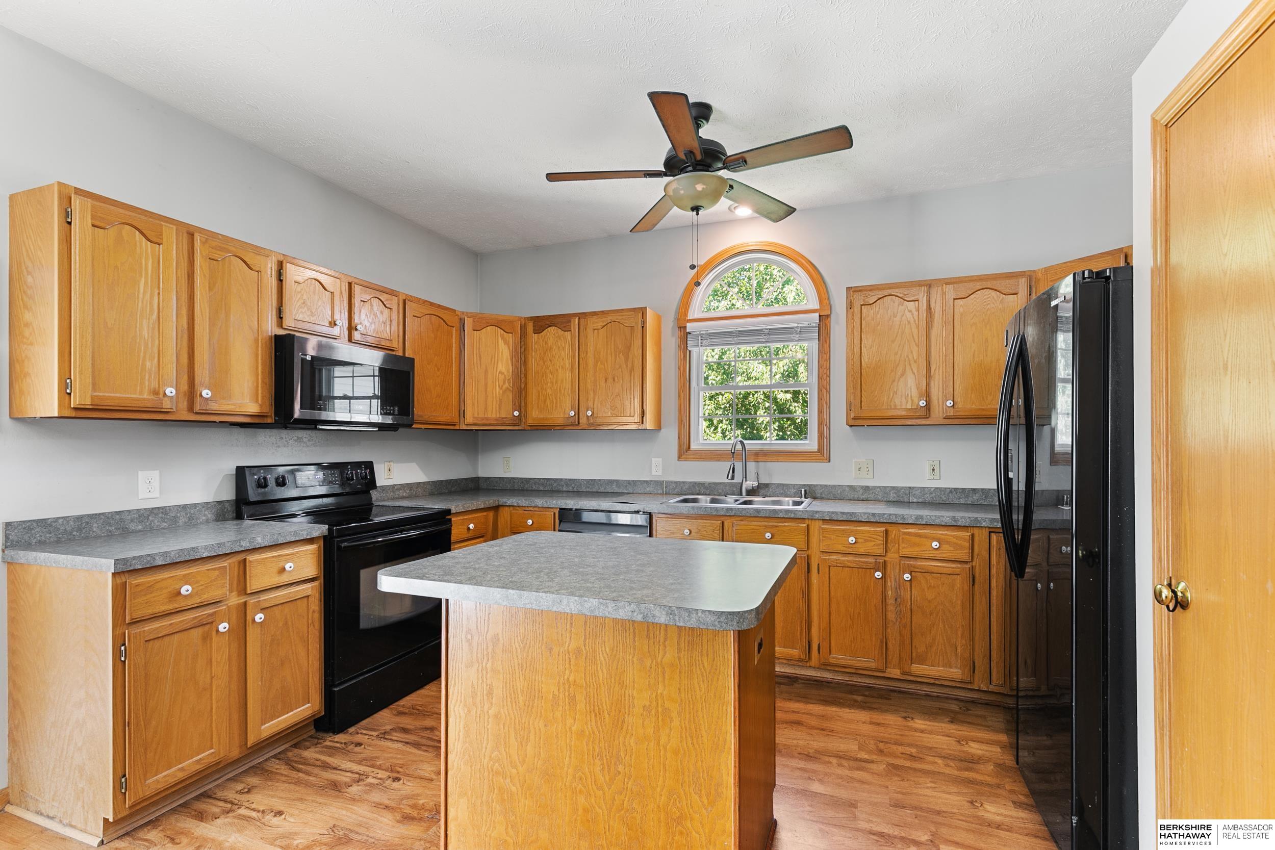 Lincoln, Nebraska 68521, United States, 4 Bedrooms Bedrooms, ,3 BathroomsBathrooms,Residential,Pending,168870