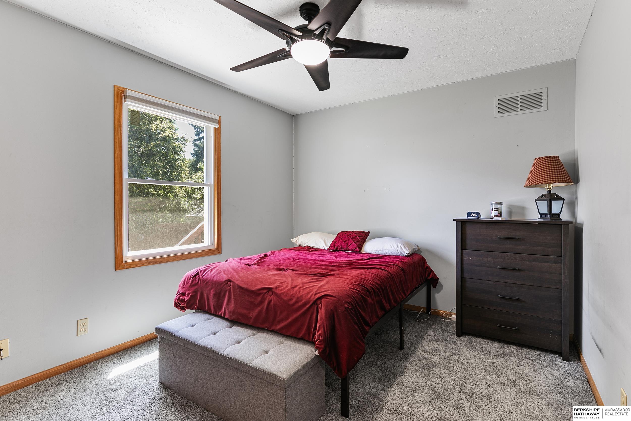 Lincoln, Nebraska 68521, United States, 4 Bedrooms Bedrooms, ,3 BathroomsBathrooms,Residential,Pending,168870