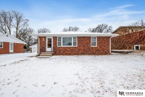 Photo of 949 N 68th Street, Lincoln, NE 68505 (MLS # 22602915)
