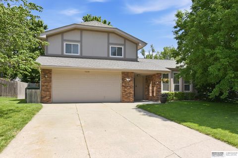 Photo of 15018 Burt Street, Omaha, NE 68154 (MLS # 22616830)